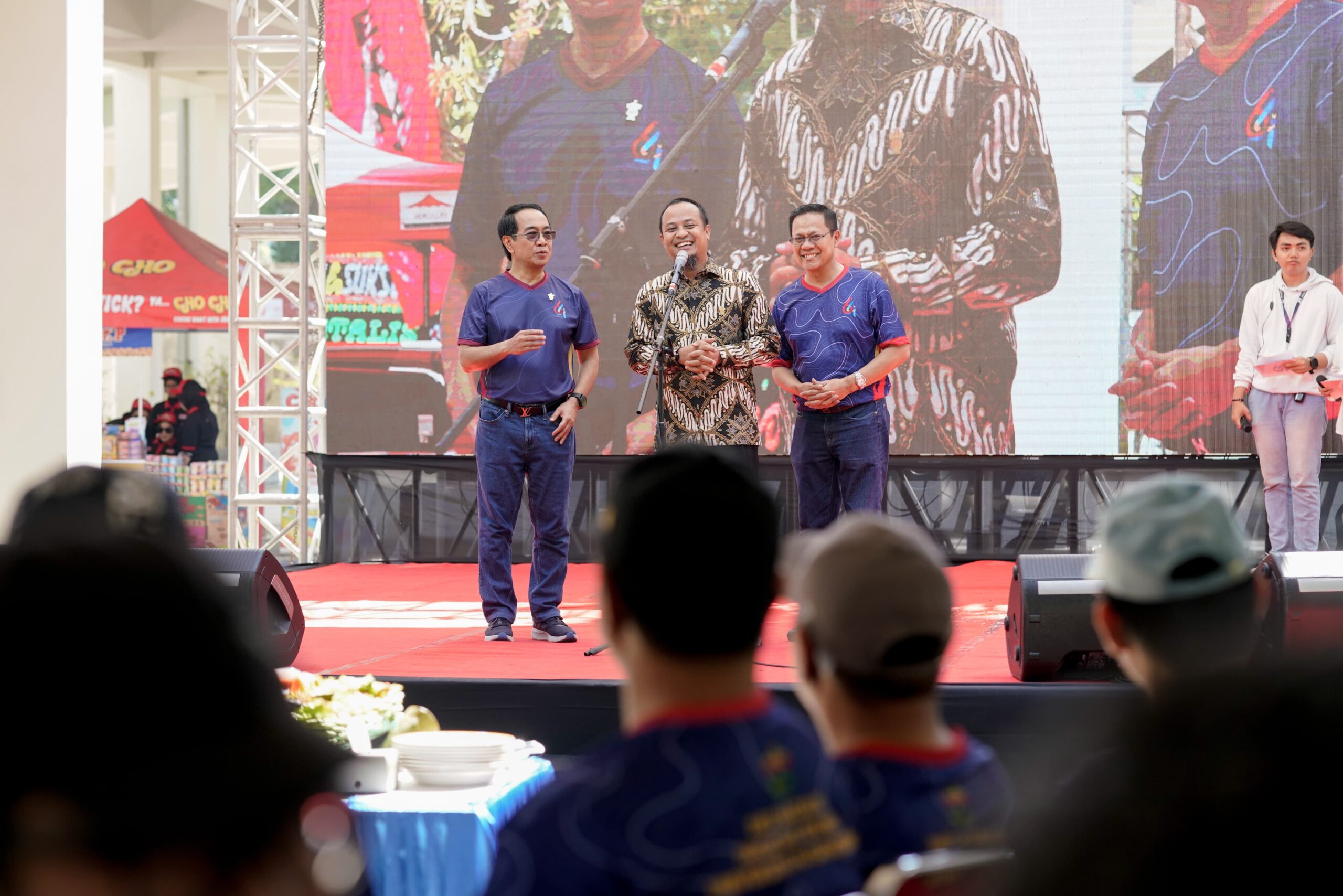 ivitas Fakultas Teknik Universitas Hasanuddin patut merasa bangga, salah satu alumninya bisa mengemban amanah memimpin Provinsi Sulawesi Selatan. Ia adalah Andi Sudirman Sulaiman, Gubernur Sulsel periode 2021-2023.
