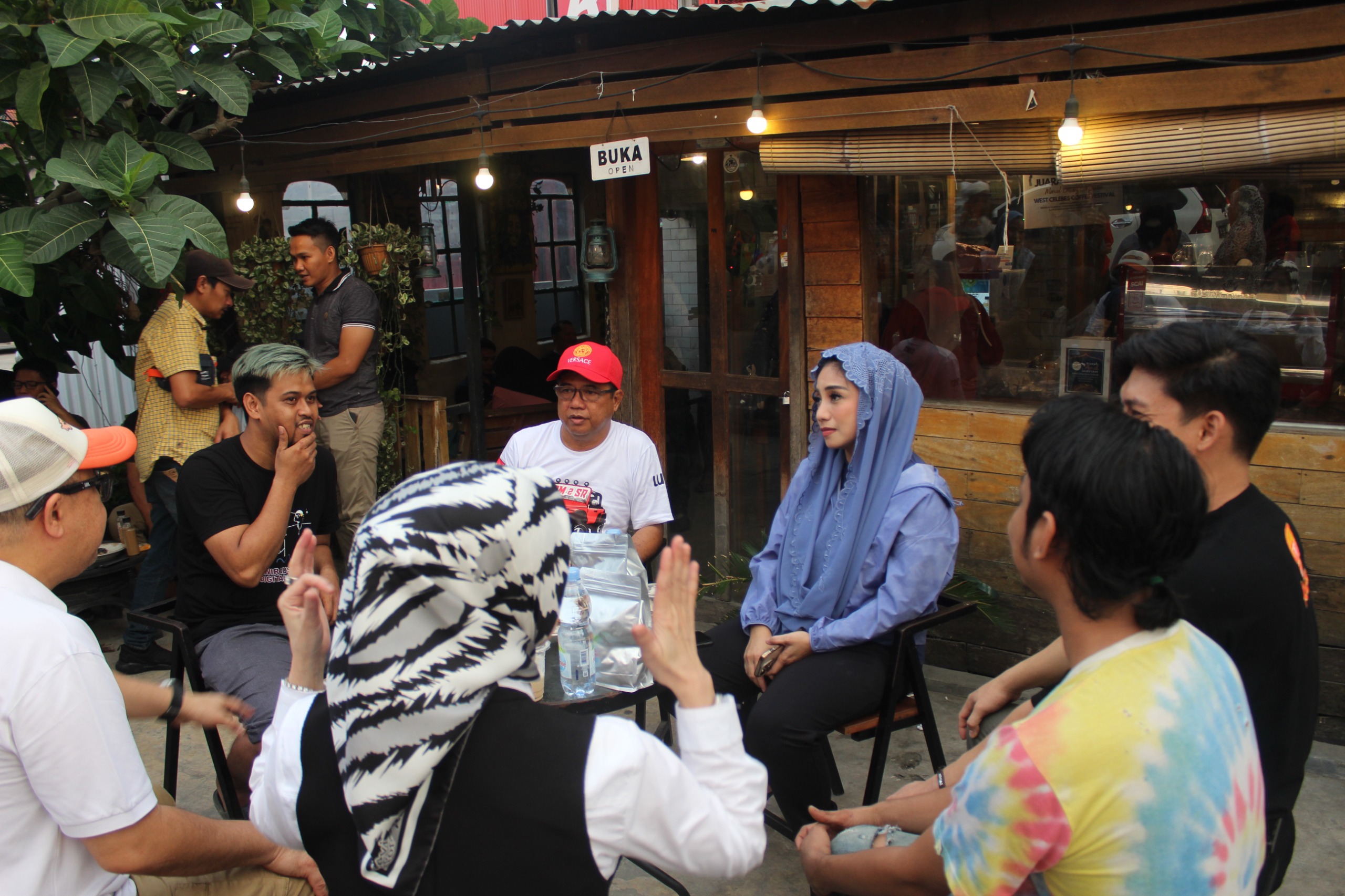 Diskusi dengan Pengusaha Coffe Shop, Bebas-Siti Tunjukkan Komitmen Dukungan UMKM